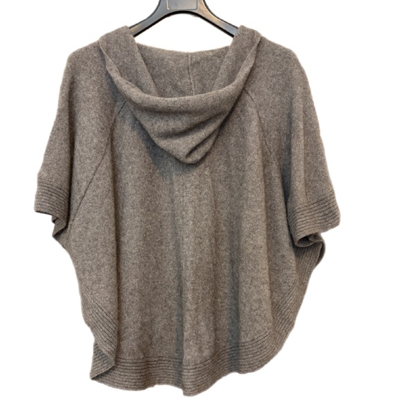 Eileen Fisher Yak & Wool Hooded Poncho Sweater Sz S
Zip Up Women Warm Caplet - Picture 4 of 11